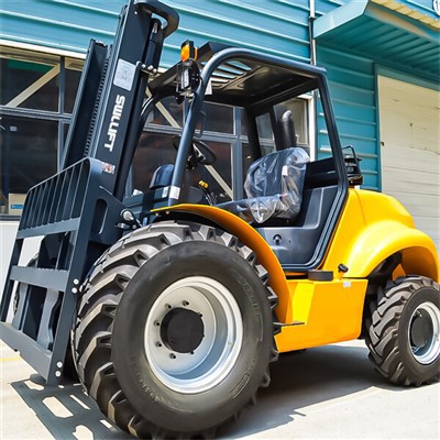 新設計の小型ラフテレーンフォークリフト